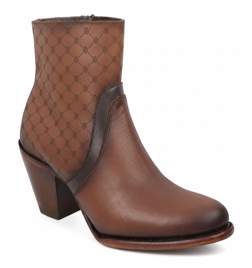 LOUISA- Round Toe Short